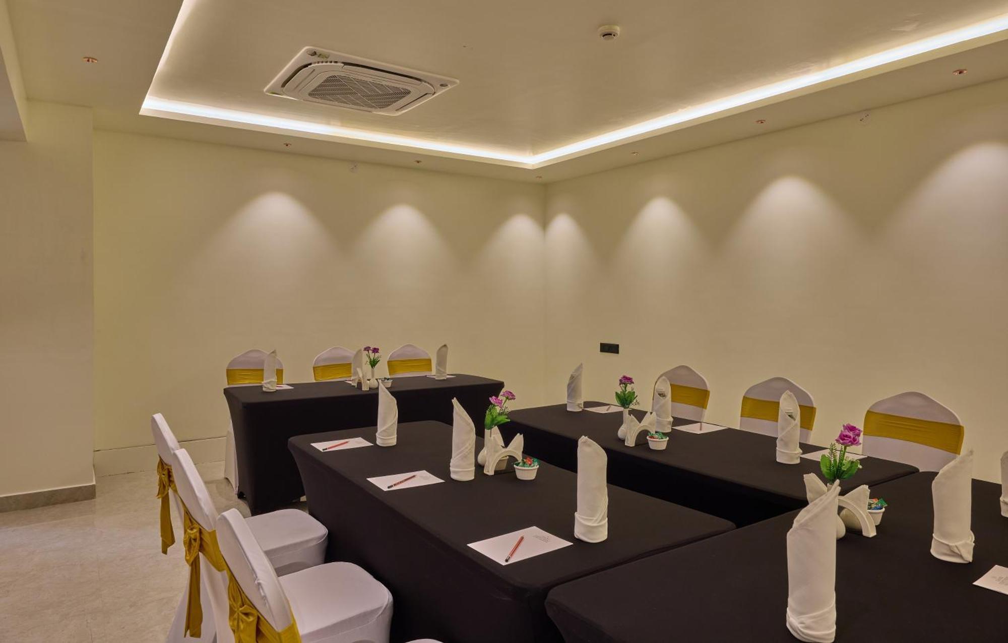 Grand Continent Mysore A Sarovar Portico Affiliate Hotel Exterior photo