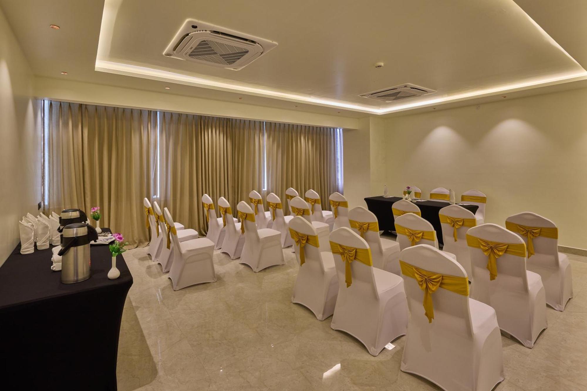 Grand Continent Mysore A Sarovar Portico Affiliate Hotel Exterior photo
